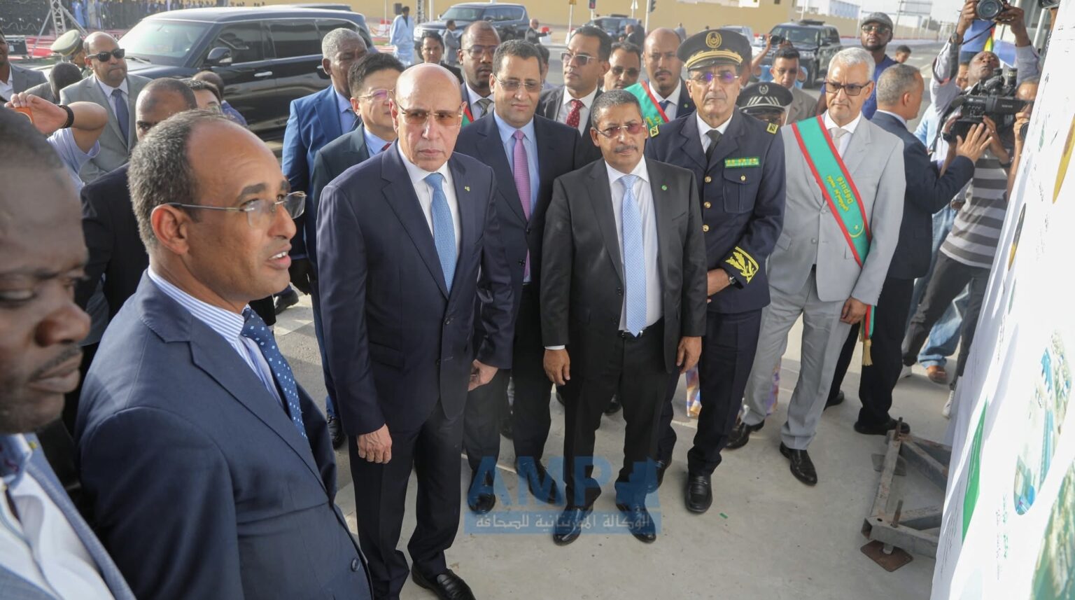 ولد الغزواني يدشّن جسر “الصداقة” وسط نواكشوط ويدعو للمخافظة على صيانته