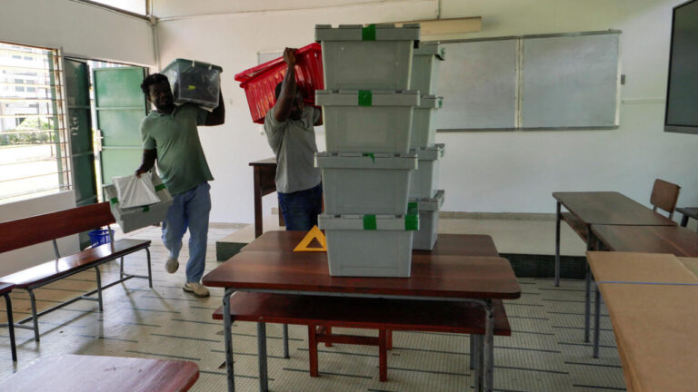 ساحل العاج: بدء التصويت في الانتخابات الرئاسية بمشاركة خمسة مرشحين