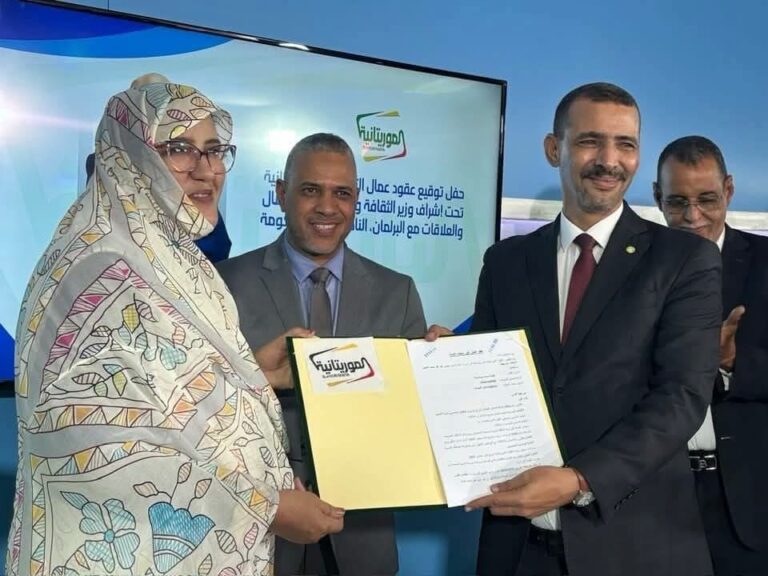 بعد انتظار دام عقودًا .. وسائل الإعلام العمومية تبدأ عملية ترسيم العمال