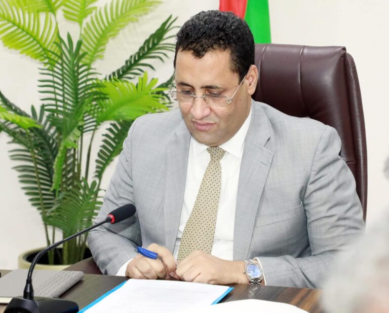 ولد اجاي يؤكد جاهزية البنية البحرية وتدعو لشراكة فعالة مع القطاع الخاص لدعم الصيد