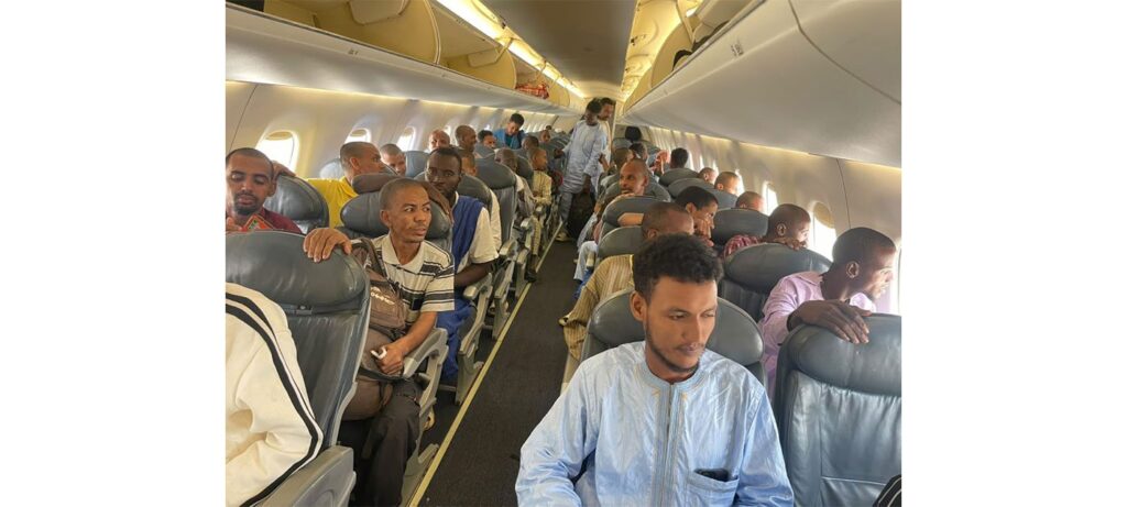 بعد 3 أسابيع من الاحتجاز.. 35 موريتانياً يعودون إلى الوطن من مالي